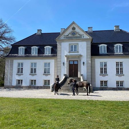 Rosenlund Gods - Kaelder B&B Sakskobing ภายนอก รูปภาพ